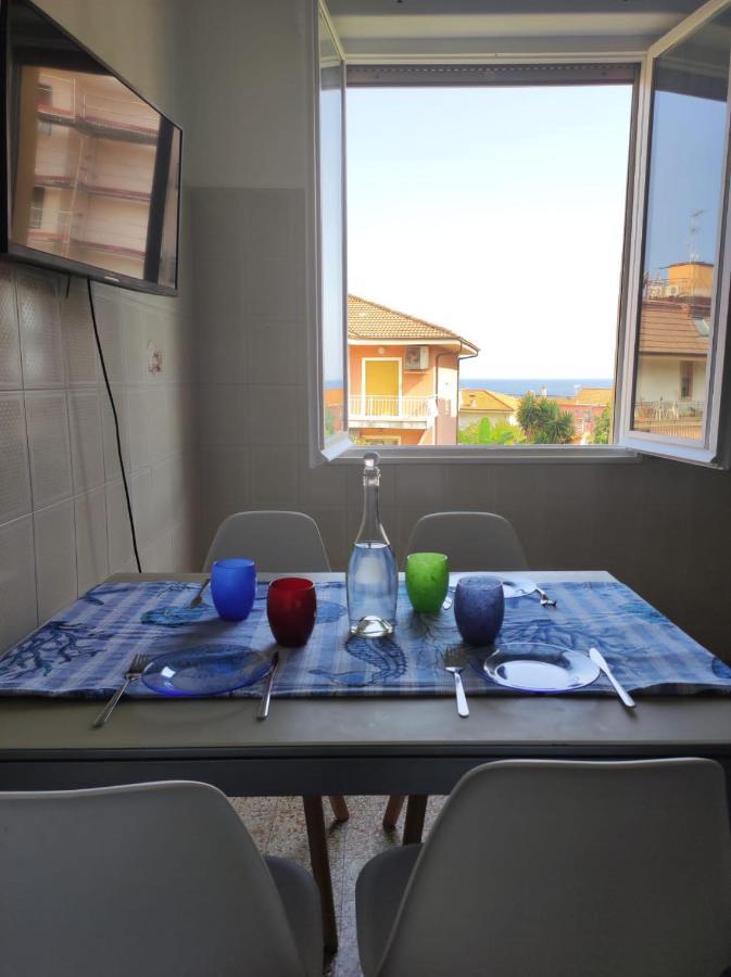 Appartamento Vicino Al Mare Con Parcheggio Riva Ligure Eksteriør bilde