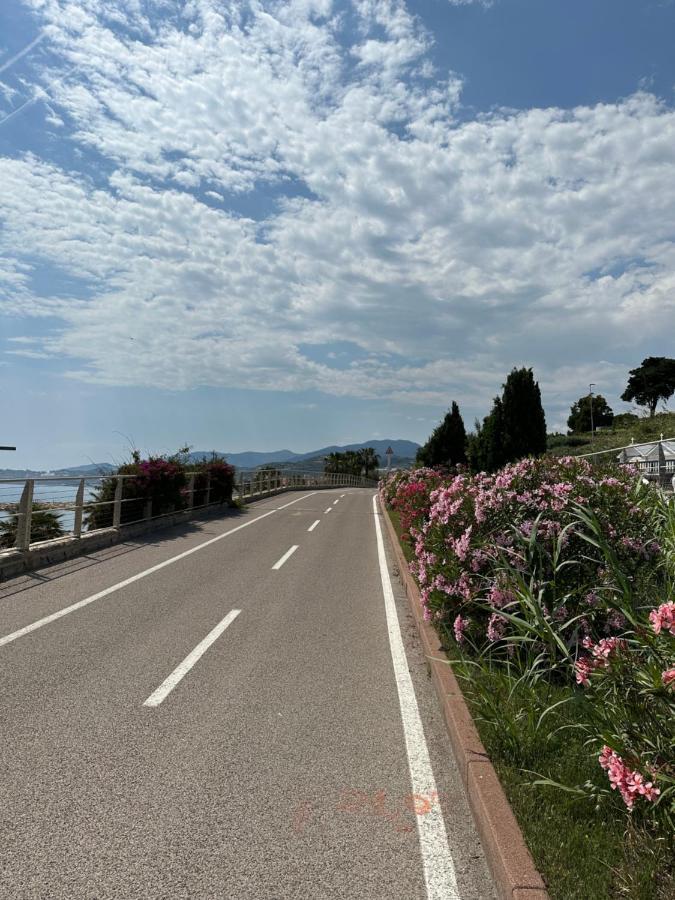 Appartamento Vicino Al Mare Con Parcheggio Riva Ligure Eksteriør bilde